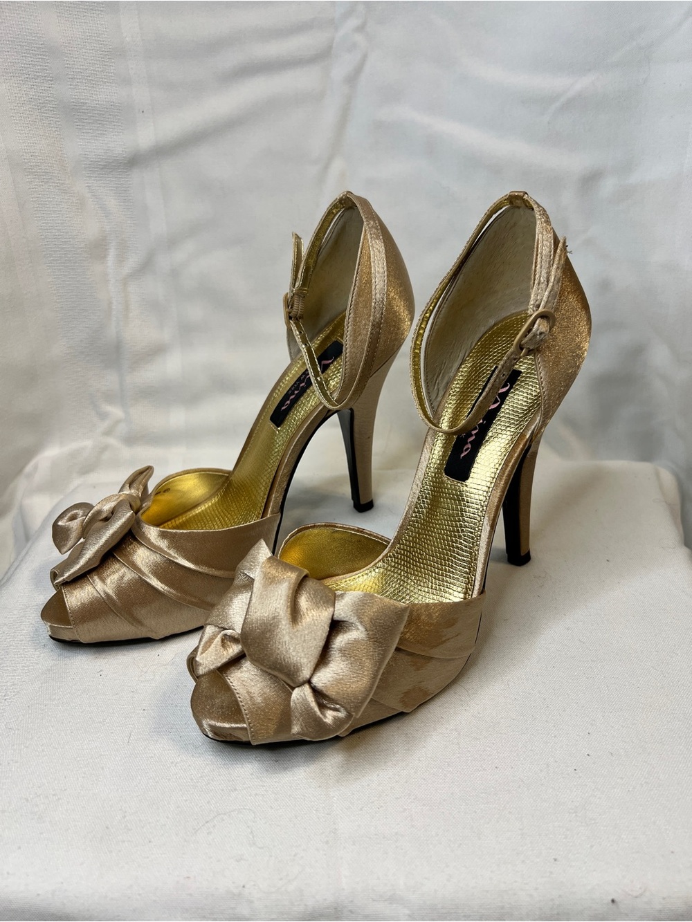 EUC Nina Electra Gold Satin High Heels with Bow and Ankle Strap. Women’s 7.5